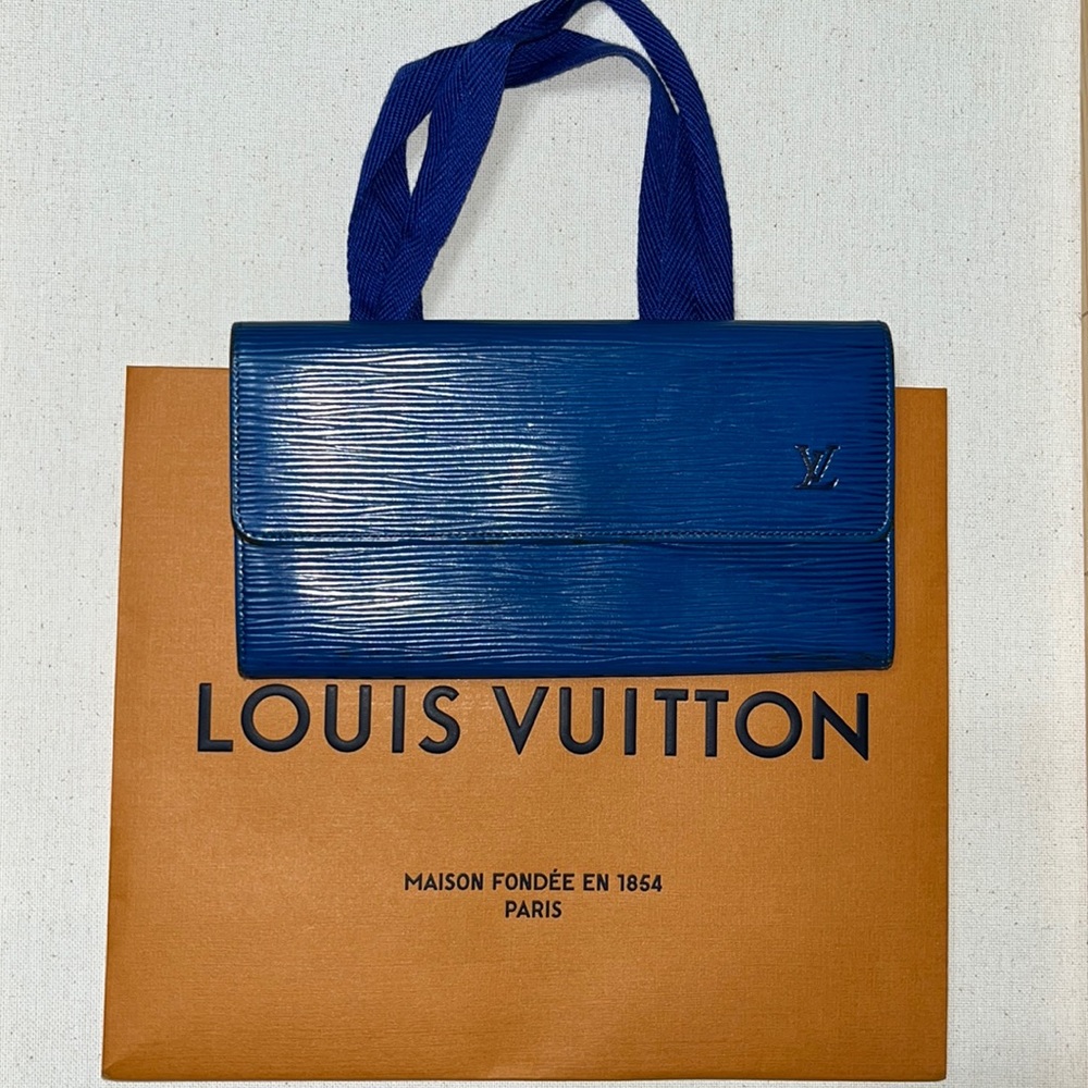 Authentic LV Blue epi wallet